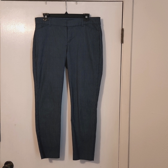 Old Navy Skinny, Straight Leg, Mid-rise Blue & White Pixie Pant - Picture 1 of 4